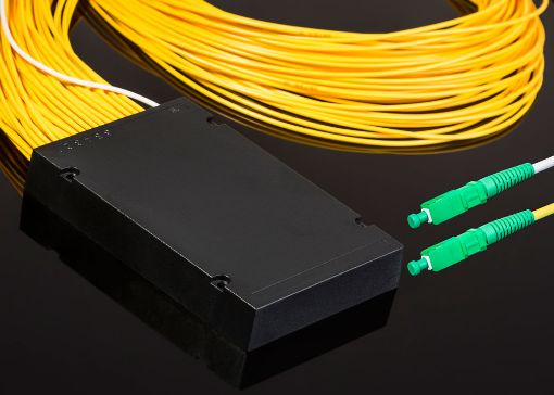 Picture of Fiber optic splitter in a ABS housing, m PLC 1x4 2,0mm, 1,0m, 1260-1650nm, SC APC standard SHF- connectors